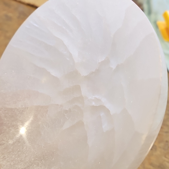 Selenite bowl - Picture 4 of 8